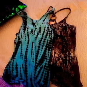 Bundle of 2 tank tops